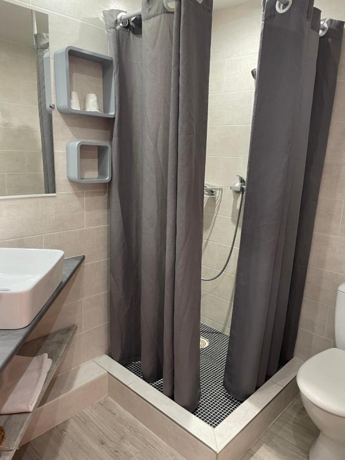 L'Abribis Hotel Firminy Eksteriør billede